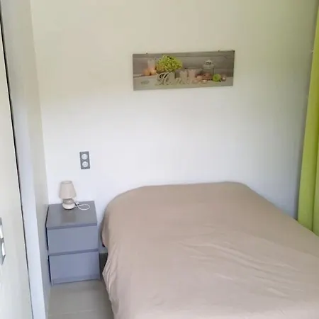 D'une Avec Piscine Partagee Et Jardin Clos A Les Avignon Appartamento