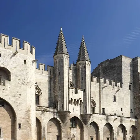 D'une Avec Piscine Partagee Et Jardin Clos A Les Avignon Appartamento