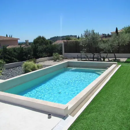 D'une Avec Piscine Partagee Et Jardin Clos A Les Avignon