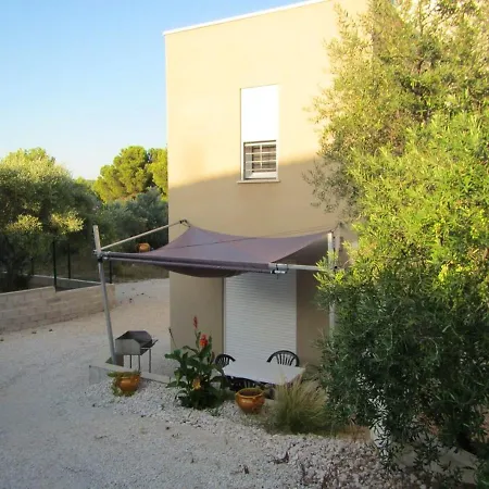Appartamento D'une Avec Piscine Partagee Et Jardin Clos A Les Avignon *