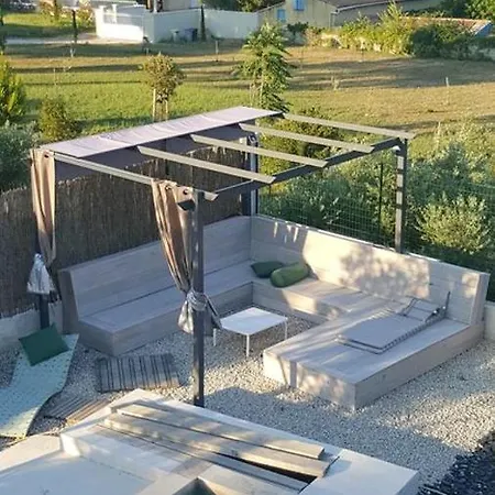 Appartamento D'une Avec Piscine Partagee Et Jardin Clos A Les Avignon